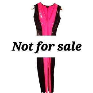 HOT PINK BLACK SIDE STRIP V NECK FITTED STRETCH JUMPER.